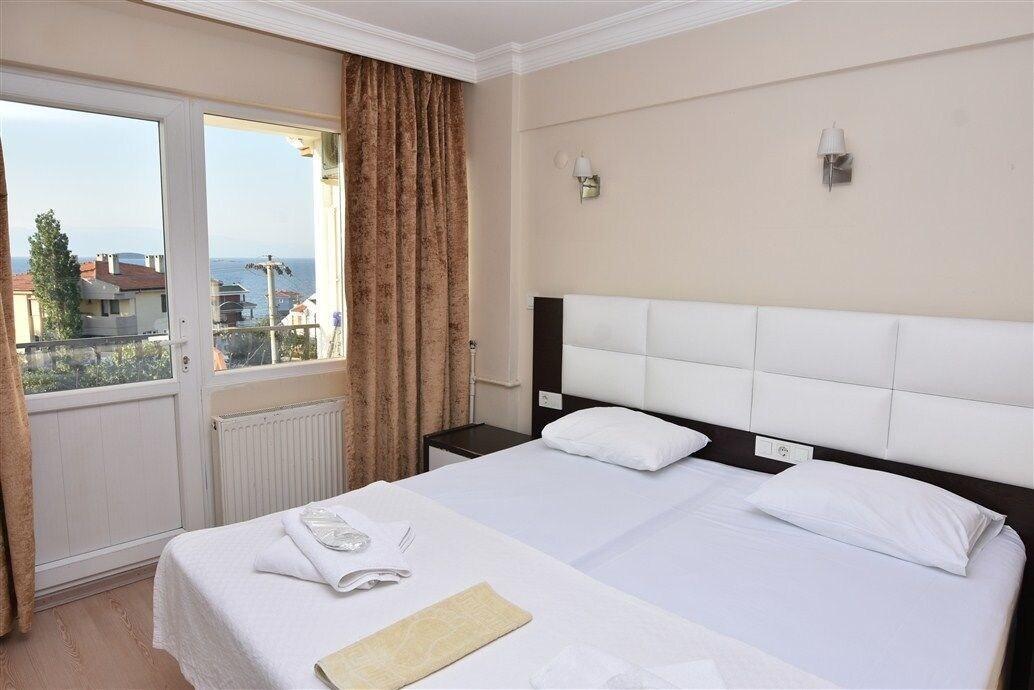 Uzunhan Hotel Айвалык Экстерьер фото