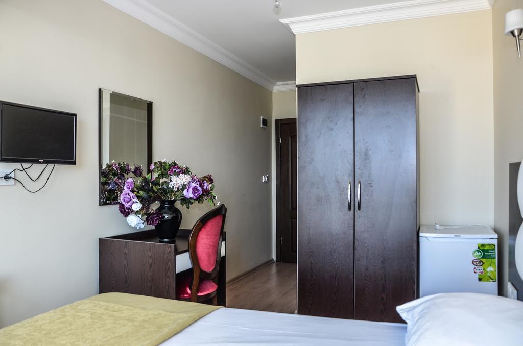 Uzunhan Hotel Айвалык Экстерьер фото