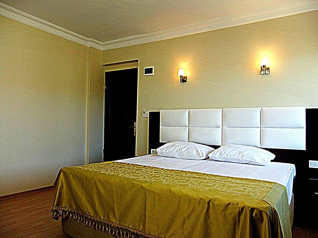 Uzunhan Hotel Айвалык Экстерьер фото