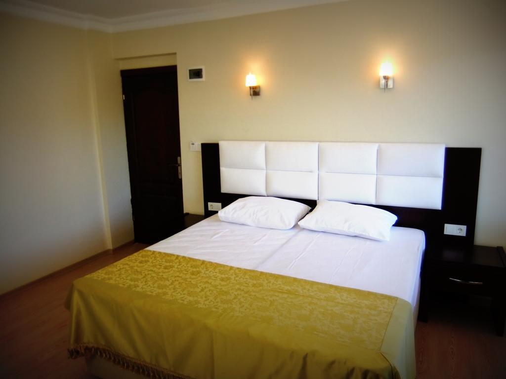 Uzunhan Hotel Айвалык Экстерьер фото